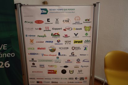 Cartel con logotipos de las adhesiones a ObjetivoAlmeríaAVE.