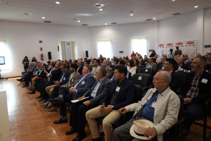 Lleno en el salón de actos de Vicasol.