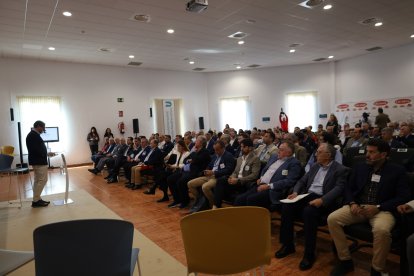 Lleno en el salón de actos de Vicasol.