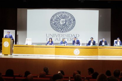 Mesa presidencial.