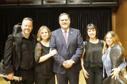 Cuarteto de la OCAL con Francisco Alonso, delegado de Desarrollo Educativo y FP.