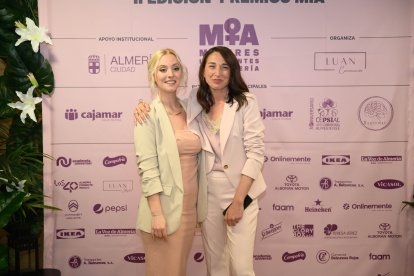 La escritora Caterina Chevalier y María Montagut.