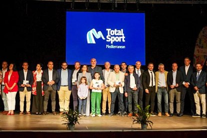 Foto de familia en el salón de Actos de Albox