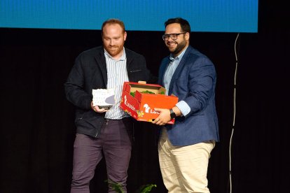 El alcalde de Zurgena y el premiado