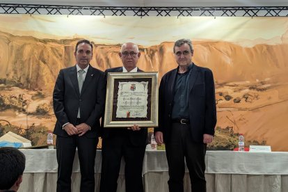 Pedro Ridao, alcalde de Antas; Luis Artero, nuevo cronista oficial y Enrique Fernández, cronista de Cuevas.