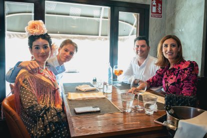 Mateo, Cati e hijos de Kaper disfrutando de las fiestas de San Marcos 2024 en Restaurante La Costa.