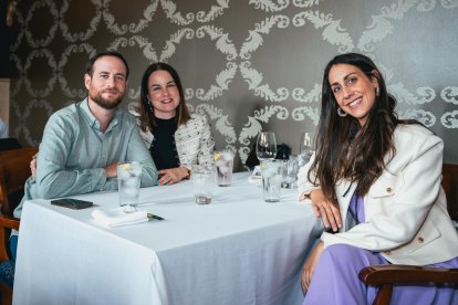 Lidia, Jose y Verónica disfrutando de las fiestas de San Marcos 2024 en Restaurante La Costa.
