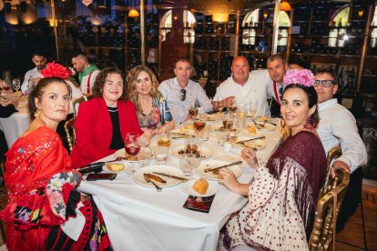 Óptica Jose Luis disfrutando de las fiestas de San Marcos 2024 en Restaurante La Costa.