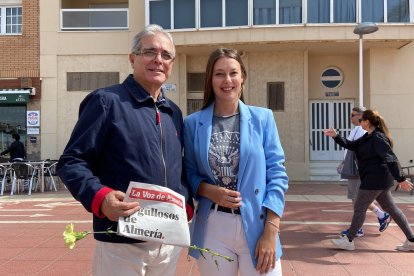 José Gonzálvez, con su periódico de LA VOZ.