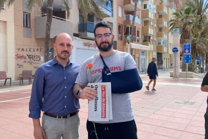 Fran Luque, redactor de LA VOZ, junto a Enrique.