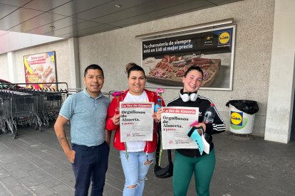 Antonio junto a Rosa y María.