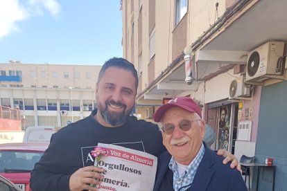 Gorri, de La Salada, junto a José Luis Martínez, editor de LA VOZ.