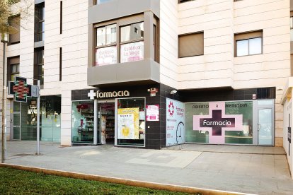Exterior de la farmacia.