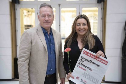 Manuel León y la diputada María del Mar López Asensio.
