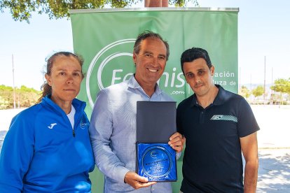 Reconocimiento por parte del concejal a los encargados del Pickleball