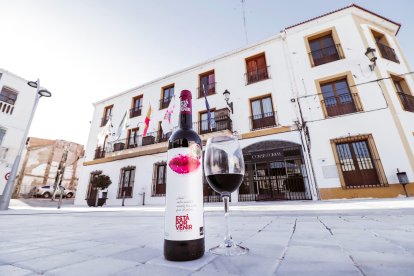 Plaza y ayuntamiento de Olula del Río.