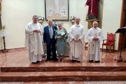 La foto que quedará guardada en la parroquia y en casa de Mari y Jero.