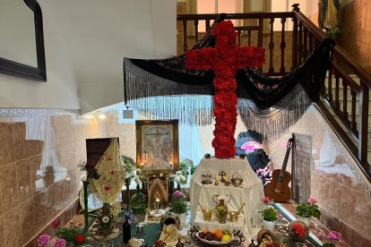 Cruz de Mayo del Amor en La MIlagrosa.