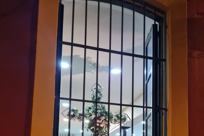 Cruz de Mayo del Silencio en su casa de hermandad.