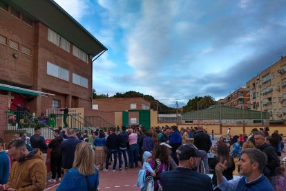 Cruz de Mayo de la Hermandad del Resucitado en el Colegio Ciudad de Almería.