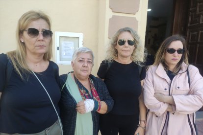 La familia Navarro, de San José, en el último adiós a \'El Pesca\'. 