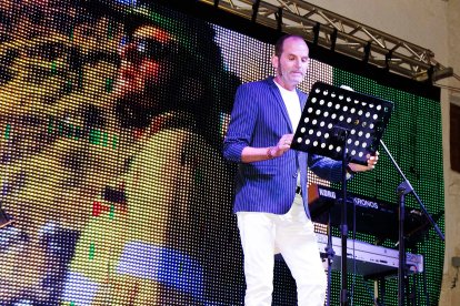 En 2023 Jiménez Acosta fue pregonero de las fiestas de su pueblo, Urrácal.