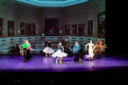 Alumnas de 6º Danza Española y Baile Flamenco en la coreografía Exposición en el museo.