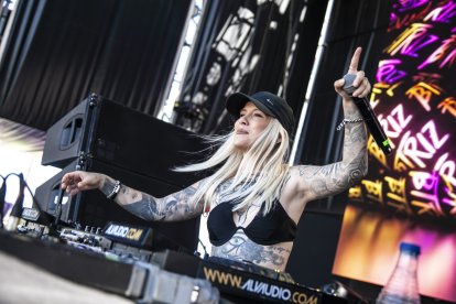 Las mezclas electrizantes de la DJ Btriz encendiendo los primeros compases de Solazo Fest.