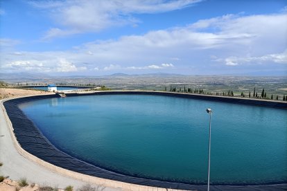Las balsas en el Cerro Jabalcón. De ahí el agua va camino de Cuevas.