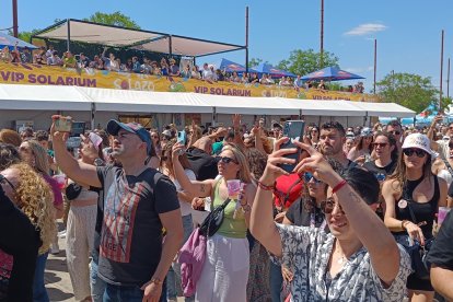 Muchas fotos para el dúo K-Narias.