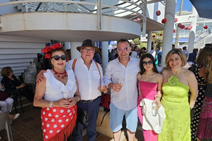 Paqui de las Heras, Antonio Felipe Rubio, Víctor Hernández Bru, su hija y su mujer Gema Garrido.