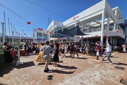 Todo el mundo a bailar.