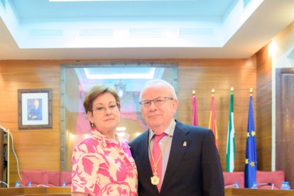 Gabriel Flores y su mujer.