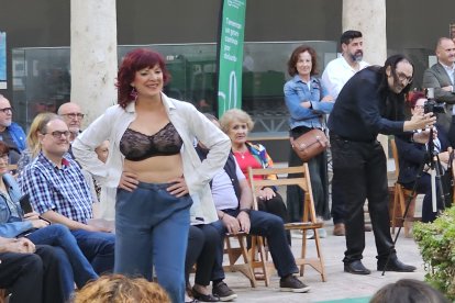 Un momento del desfile de moda.