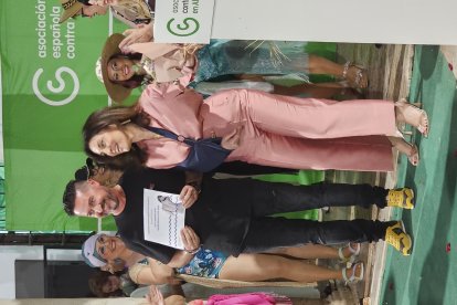 Entrega de reconocimientos por participar en el evento.