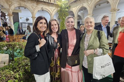Sacramento Sánchez, concejal de Obras Públicas en Almería; Amalia Martín, concejal de Presidencia en Almería; Ana Morales, concejal de Vox en Almería; y Pilar Fenoy, concejal de Vox en Níjar.