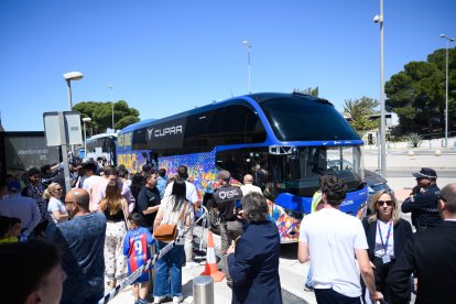 El autobús no espera ni un minuto.