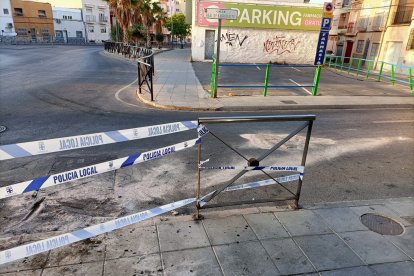 Arena para el aceite y la cinta de la Policía Municipal.