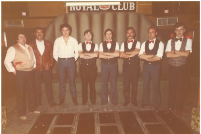 La plantilla del \'Royal Club Discoteque\'.