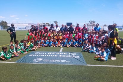 La foto de familia con la pancarta de la RFAF.