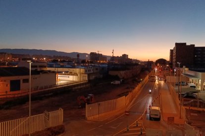 Amanecía en Almería con corte por las obras del soterramiento.