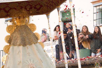 Petalá a la Virgen del Rocío de la Hermandad del Rocío de El Ejido.