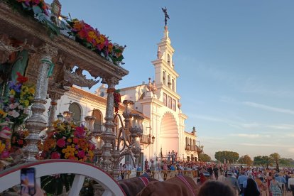 El Simpecado de Almería, en su presentación a la Virgen del Rocío.