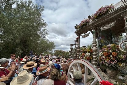 La Hermandad de Almería, en su camino hacia el Rocío.