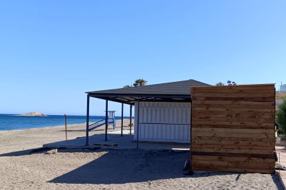 Desde la otra parte del Paseo Marítimo de Carboneras.