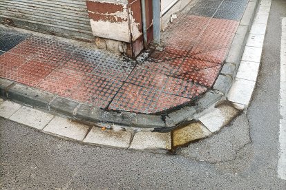 En la esquina no cabe un alfiler.