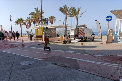 Tramo que transcurre sobre el asfalto y que también podría ser adecentado estos próximos días.