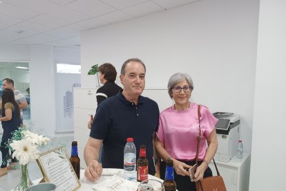 Trabajadores, clientes y amigos asistieron al acto inaugural.