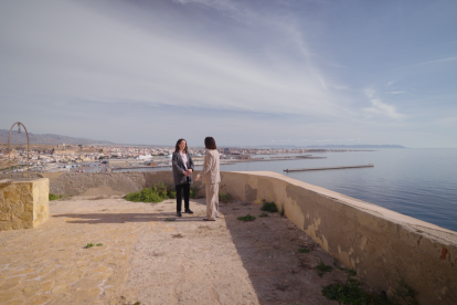 Julia Hernández y Leonor Martín durante la grabación