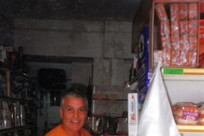 Luisillo era el más feliz del mundo en su tienda.